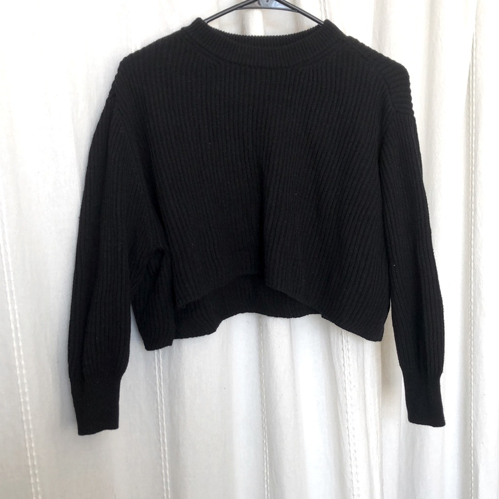 Knitted long sleeve cropped top